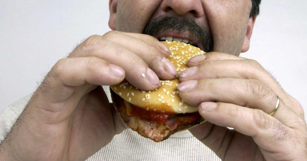 Le_NouvelObs's tweet photo. Surpoids, obésité : manger moins vite permet de perdre du poids https://t.co/kenfaHWEFF https://t.co/a3k0fMRGyO