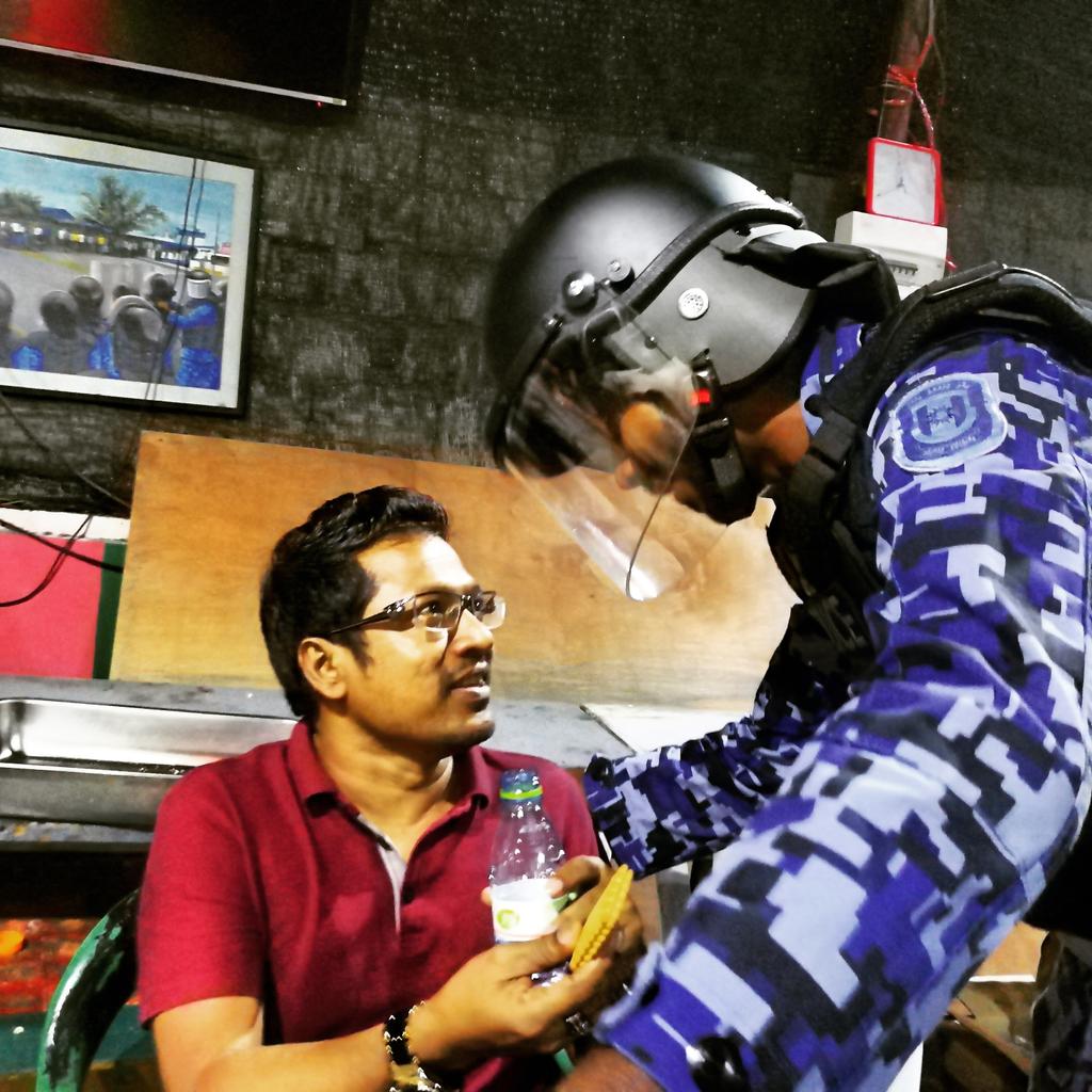 beenteys's tweet photo. choose one!
#LemonPuff or #Tazafenfulhi
@Imthiyazfahmy https://t.co/GwTIY04d1R