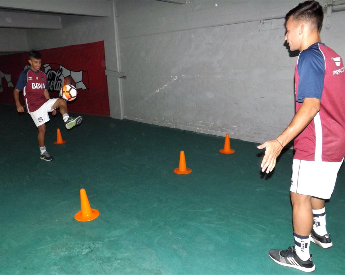 LibertadoresU20's tweet photo. #GrupoA | Imágenes de los ejercicios precompetitivos de @ClubQuebracho y @CATalleresdecba. En minutos comenzará el encuentro en el Estadio Centenario.

#LibertadoresSub20 https://t.co/5vthVZpCqi