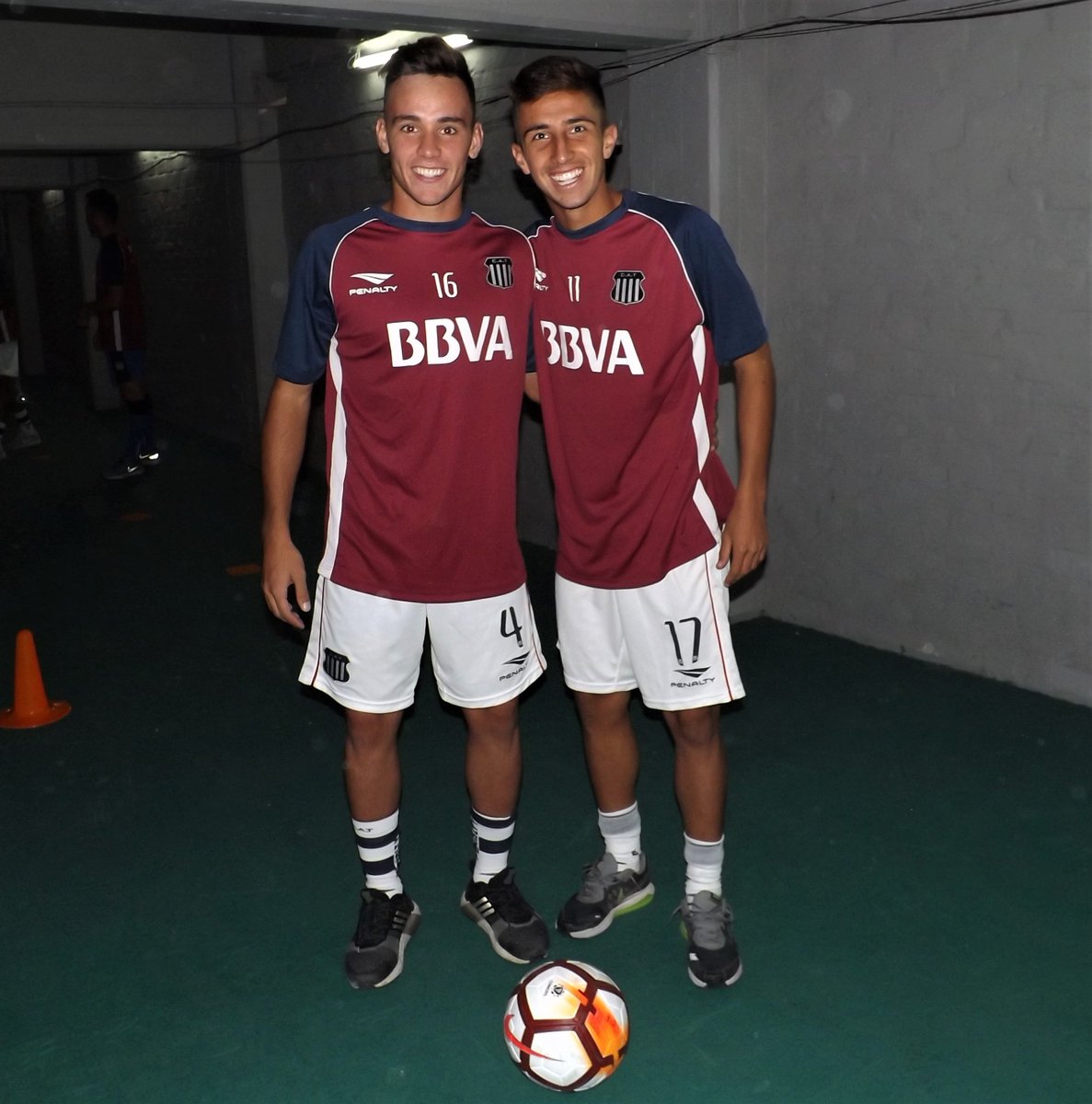 LibertadoresU20's tweet photo. #GrupoA | Imágenes de los ejercicios precompetitivos de @ClubQuebracho y @CATalleresdecba. En minutos comenzará el encuentro en el Estadio Centenario.

#LibertadoresSub20 https://t.co/5vthVZpCqi
