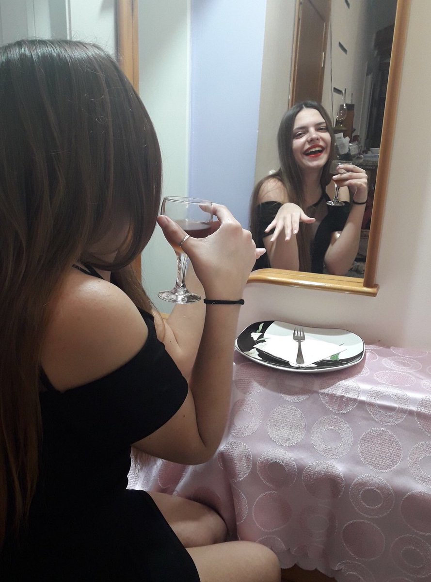 Memeingirls's tweet photo. Throw back from last year’s Valentine’s day...Wondering what my babe is planning for this year💖💕 https://t.co/YZ6l2n5Jg0
