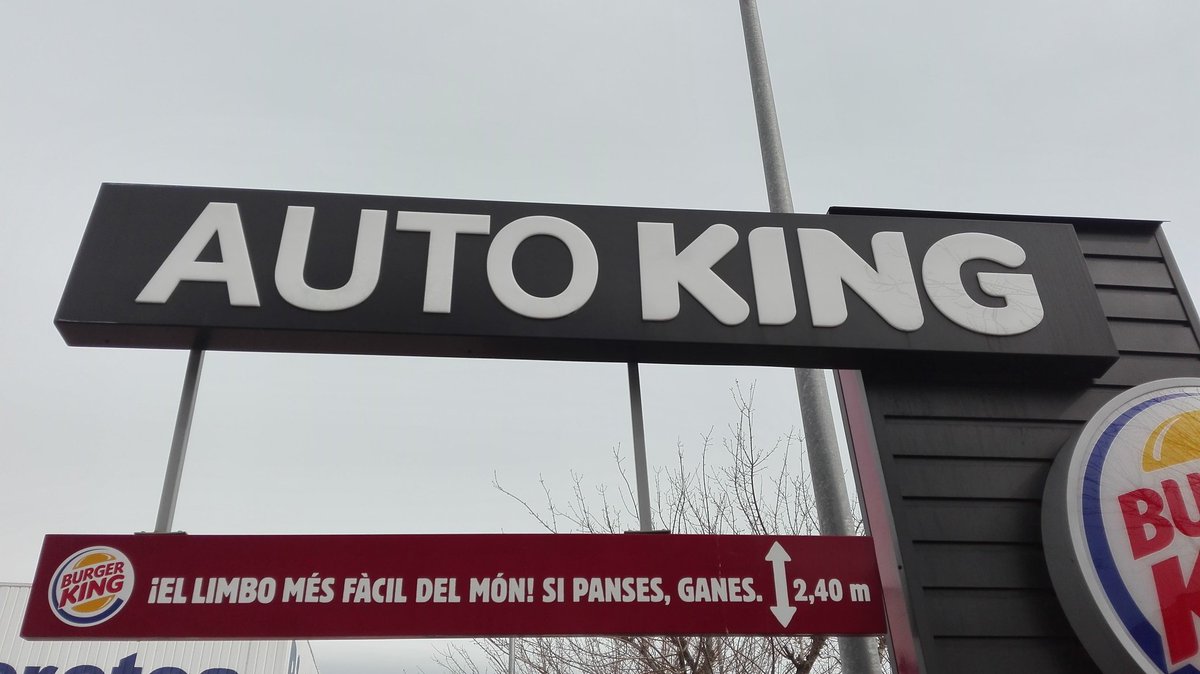 Hola <a href="/mariusserra/">Màrius Serra</a>, a veure què et sembla aquesta frase que he vist avui. El menjar ràpid deu ser per tenir prou temps per analitzar la frase, suposo.