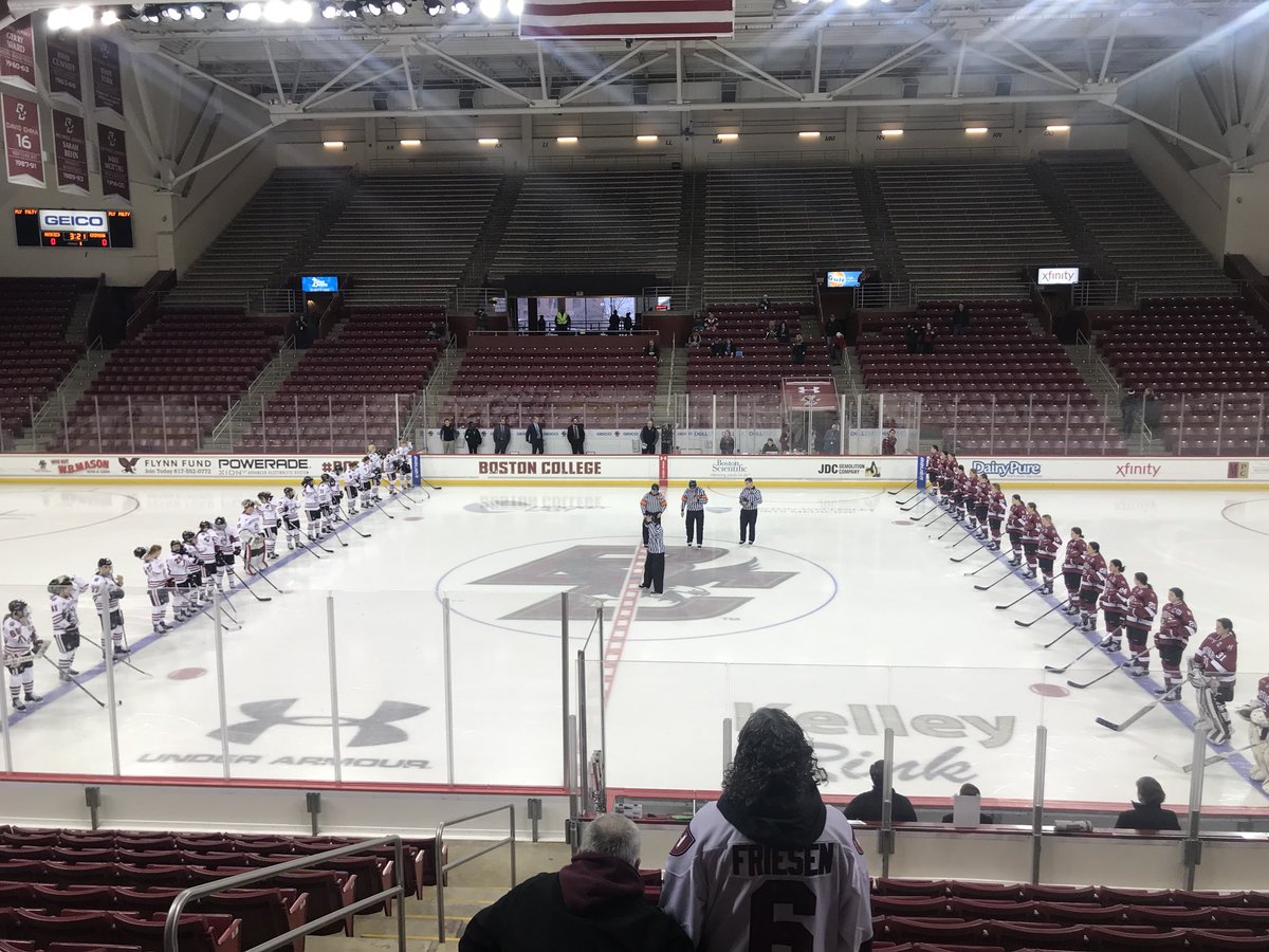 womensbeanpot's tweet photo. Puck is about to drop here at the consolation game - @GoNUwhockey vs. @HarvardWHockey https://t.co/yiUvDwfl9b