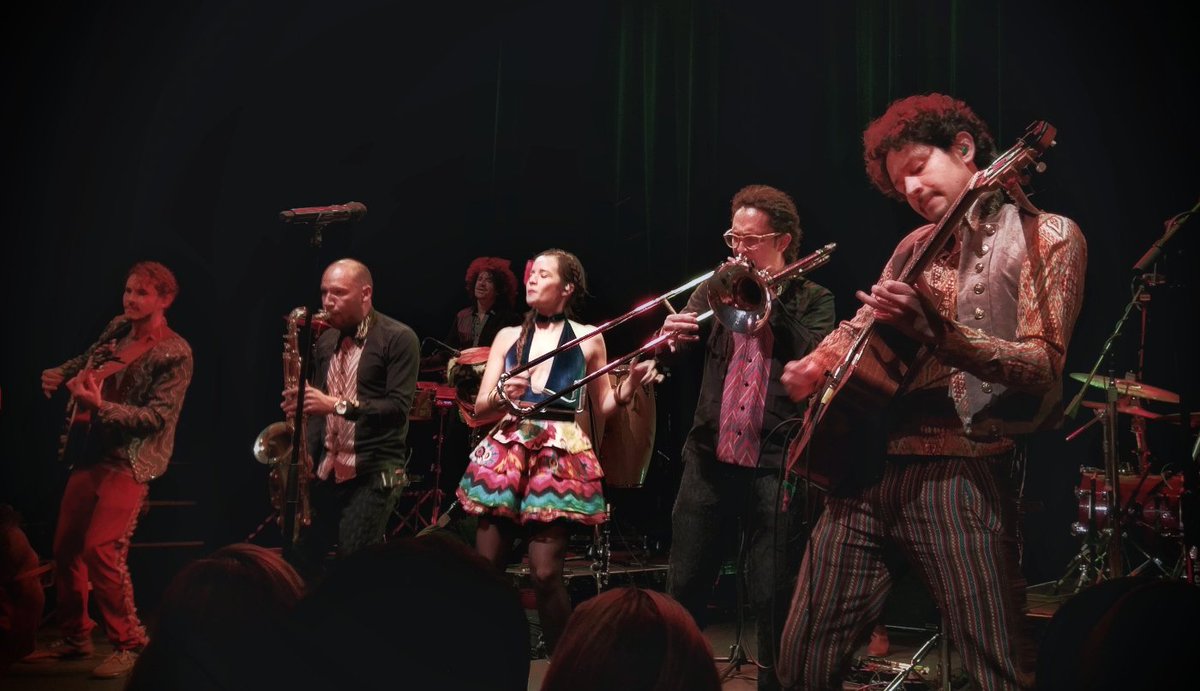 O_LPZ81's tweet photo. @WhiteOakMH I had the chance to catch @monsieurperine 's show last year in #DC @HowardTheatre. They put on a great show with great #sound &amp; #vibes. It would be awesome if we could get her down for a show in #Houston #TX @Karencepe https://t.co/S1Kl7JytaI