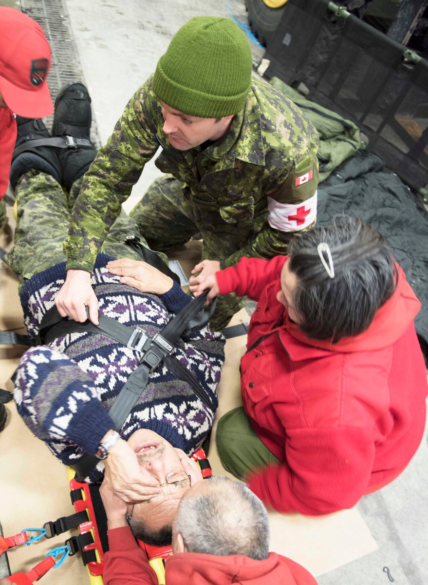 4CdnDiv4DivCA's tweet photo. *Simulated casualties! @CO1CRPG members operate alongside Regular and Reserve members on #NOREX18, and provide mentorship in Arctic operations, including cold-weather casualty response. 🇨🇦⚔️ #StrongSecureEngaged #StrongProudReady #MyCAF https://t.co/mROufZPbJS