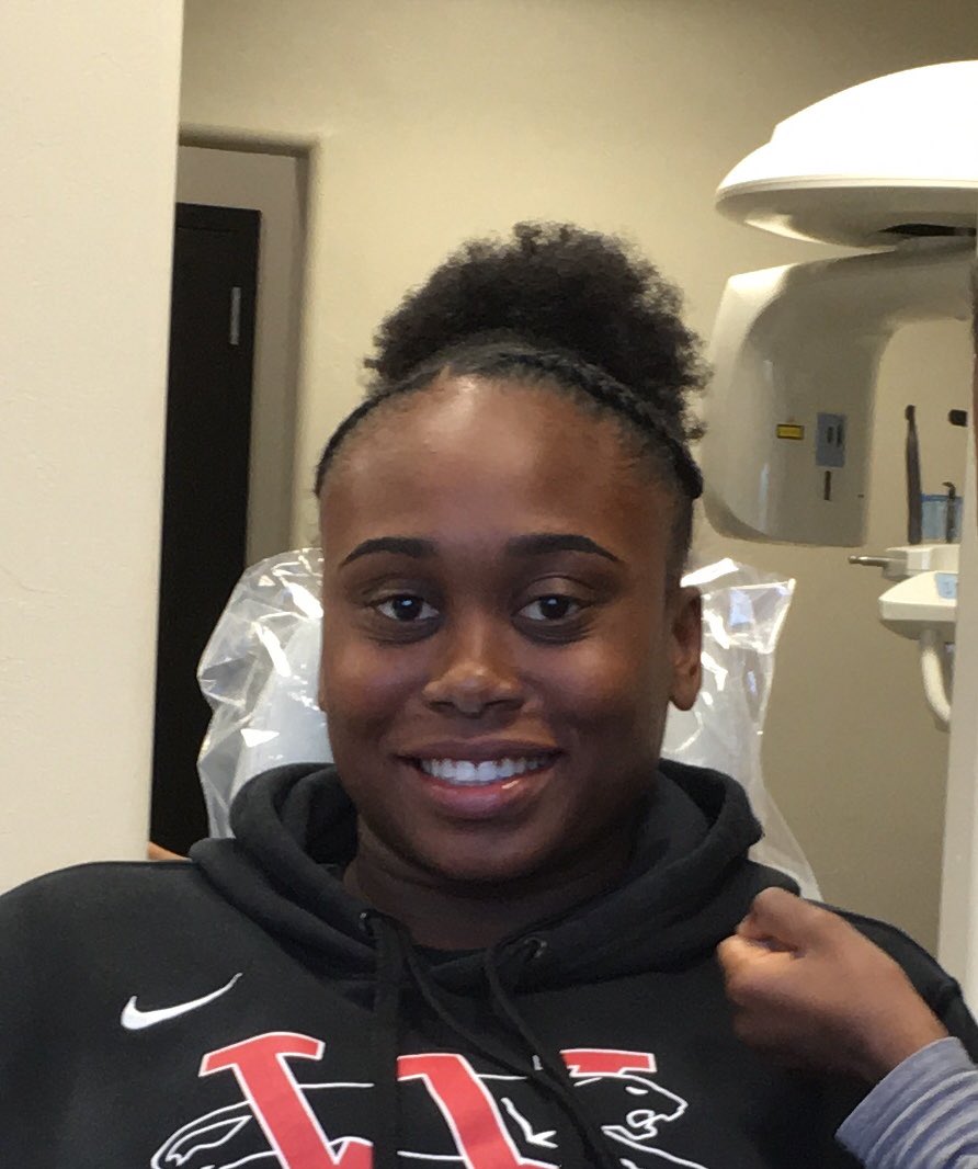 ieeshasoftball's tweet photo. Got my braces removed! 😁 #retainerlife https://t.co/7XHxk33pFw