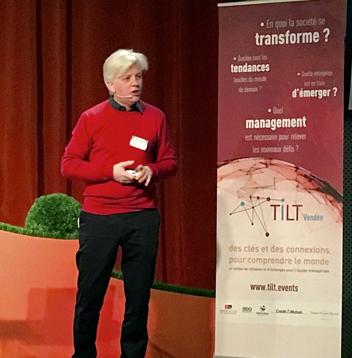 jmmousset's tweet photo. « En s’intégrant à tous nos outils numériques, l’intelligence artificielle va révolutionner tous les métiers ! » Vincent LECERF @vlecerf devant les entrepreneurs #vendéens #TILTVendée @PuyduFou https://t.co/bjg6bJ9tRv