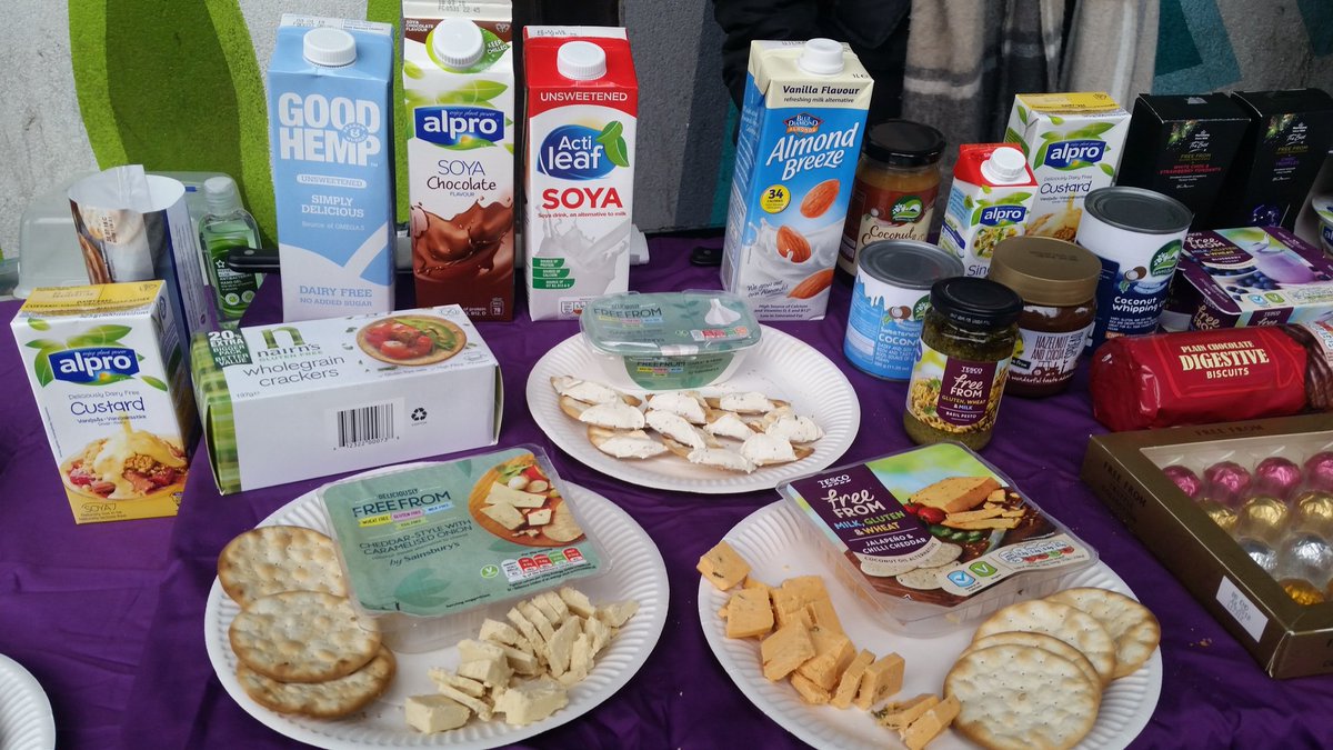 _veganayrto's tweet photo. You don't need to exploit cows to have tasty milks, cheeses and other products! Plant-based items are better for your health, better for the environment and most importantly they don't rely on using and abusing animals! Give them a try 😃 #GoVegan #Februdairy #DairyFree https://t.co/Wr9vDKR4uU