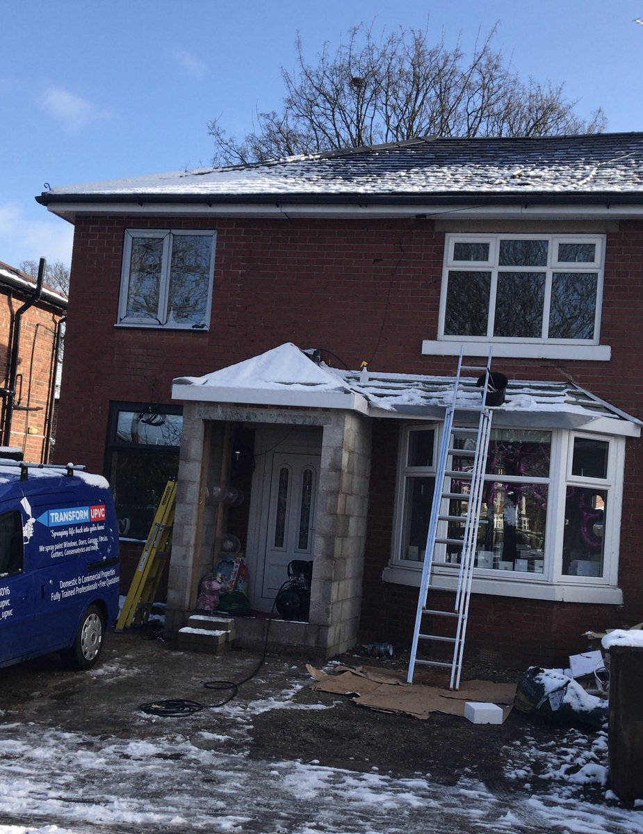 UpvcTransform's tweet image. Before and After - RAL 7016 🙌

Colour matched to the two new windows within the extension.

Another happy customer 😁