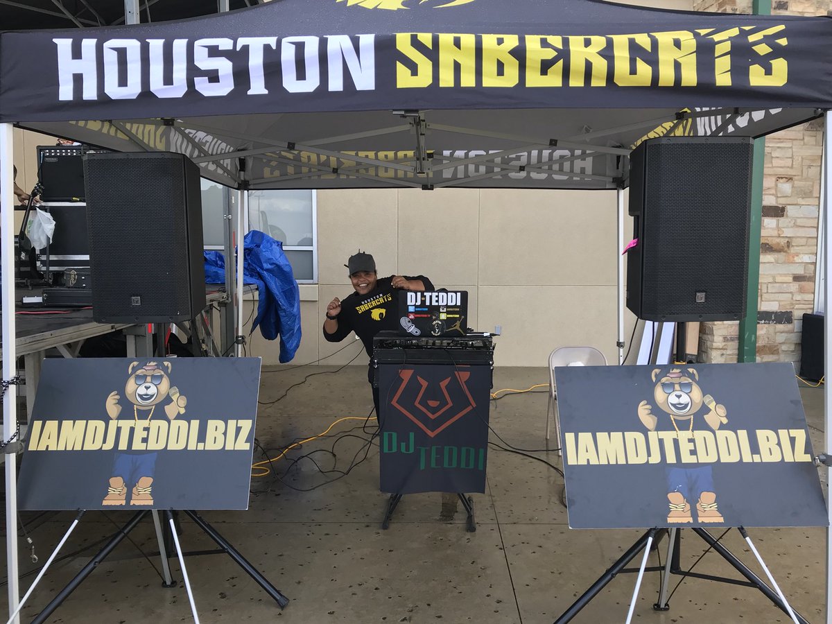 IAMDJTEDDI's tweet photo. Date: Saturday (Feb.17th)

 🏉 @Hou_Sabercats 

👨🏽‍🚒👮🏼‍♀️First Responders”👨🏽‍🚒👮🏼‍♀️

🍗 Tailgating 4pm-7pm

🎧 @IAMDJTEDDI Live

✍🏼 Player Autographs 

⏰ Kick-off 7pm

🏟️ Constellation Field https://t.co/0I20e5cjTn