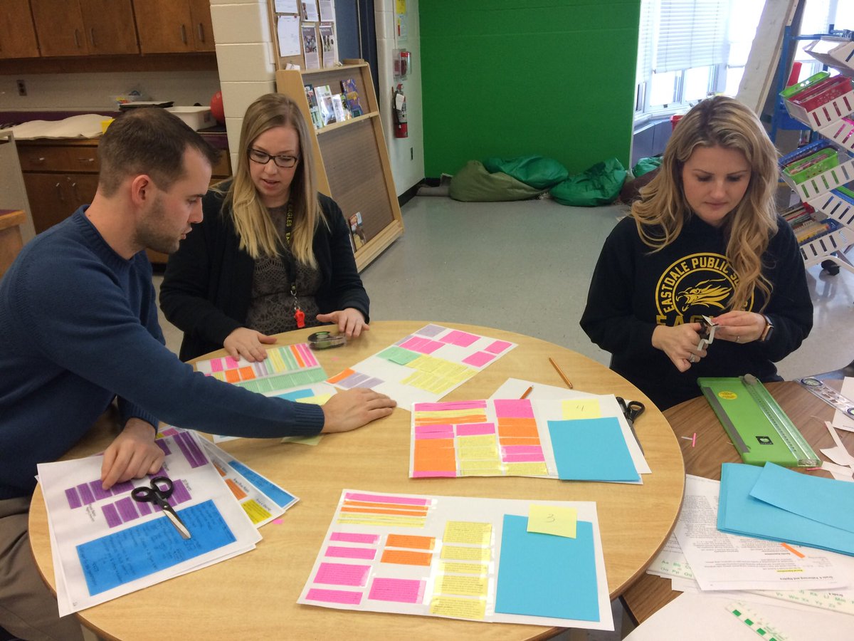 setamb's tweet image. Ts hard @ work @Eastdale_tvdsb n @central_public making connections in n among math strands! #TVDSBmath #Collaboration #curriculummapping