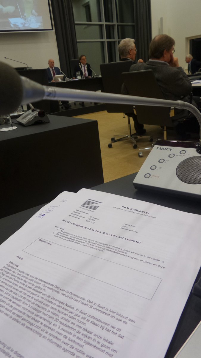 hbeekman's tweet photo. Vanavond unaniem aangenomen door de #RaadZeist de uitwerking van de thema's van de Dag van de Democratie! #gemeentezeist #vernieuwingdemocratie #testlab #democraticchallenge https://t.co/6NUQMqZkek