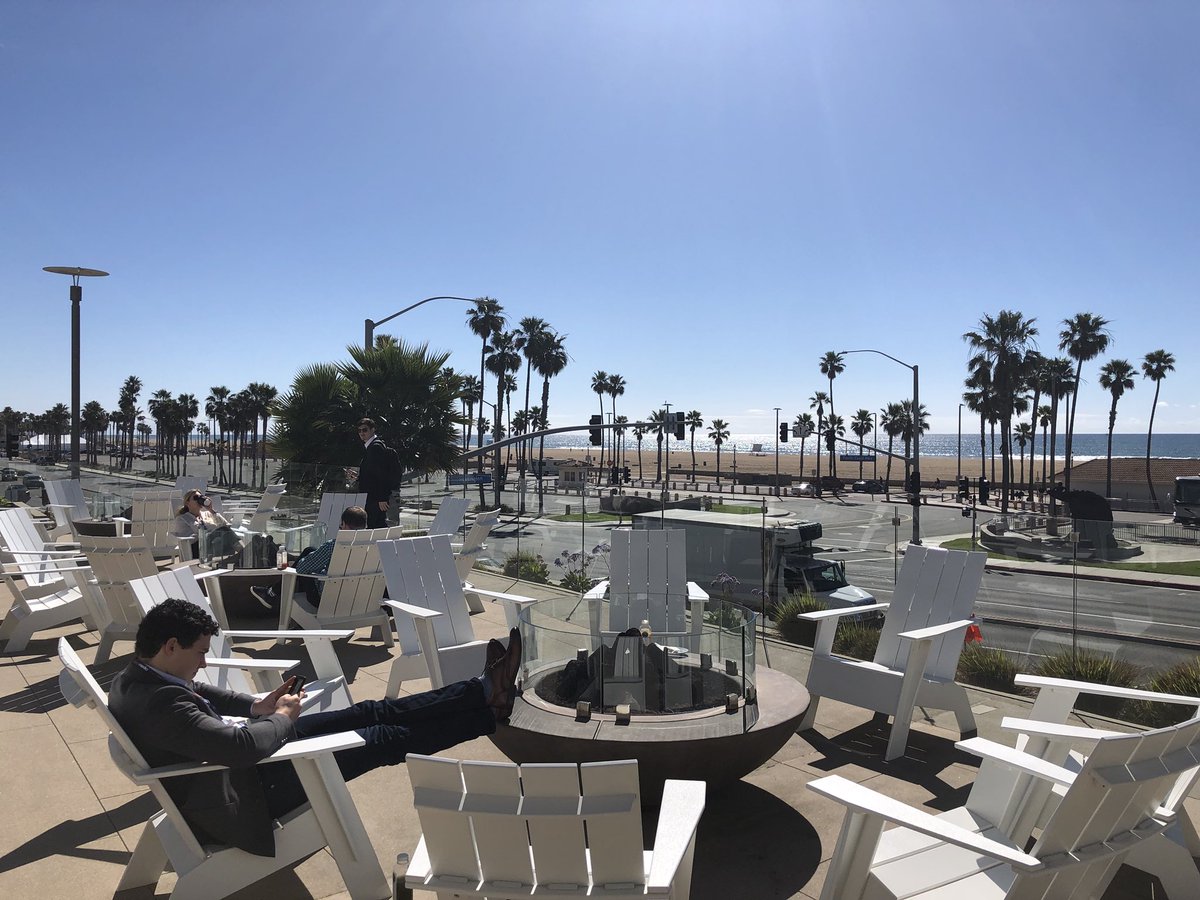 lauriekeith's tweet image. Not a bad view for lunch. 😎😎😎#codemedia @recode