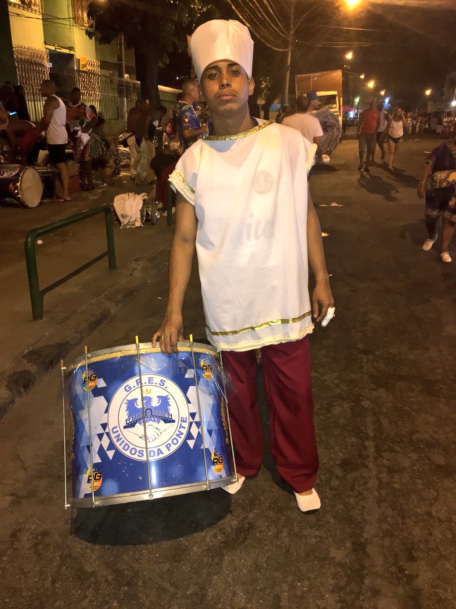 renanreis_crvg's tweet photo. Unidos da Ponte!! 🔵⚪️
#SemFairPlay #GrupoB #Intendente #RitmoMeritiense 🎶🇳🇮 https://t.co/YpUtJr0Ly5