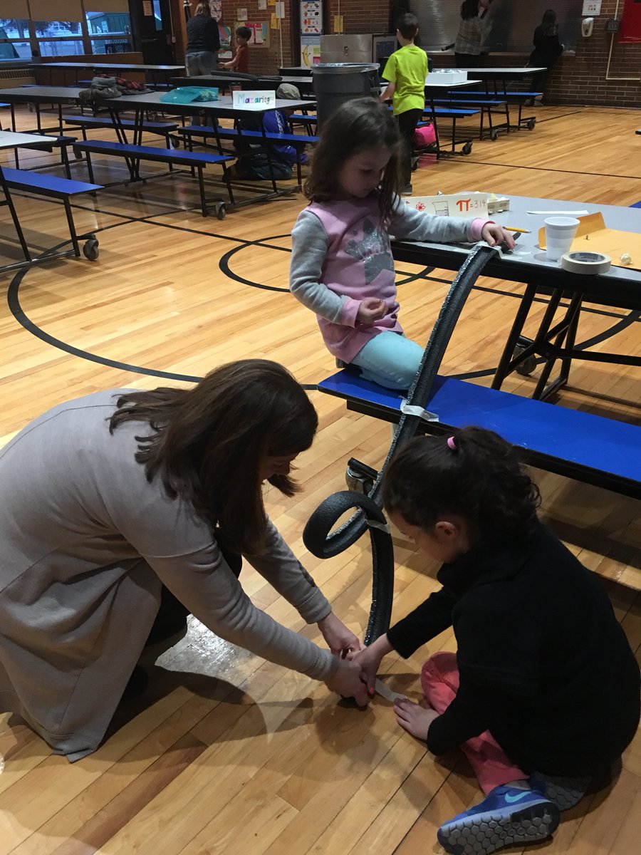 SayenLeonardo's tweet photo. Making rollercoasters at family STEM! @SayenCounselor @SayenLions @WeAreHTSD https://t.co/GgWlmbjjxl