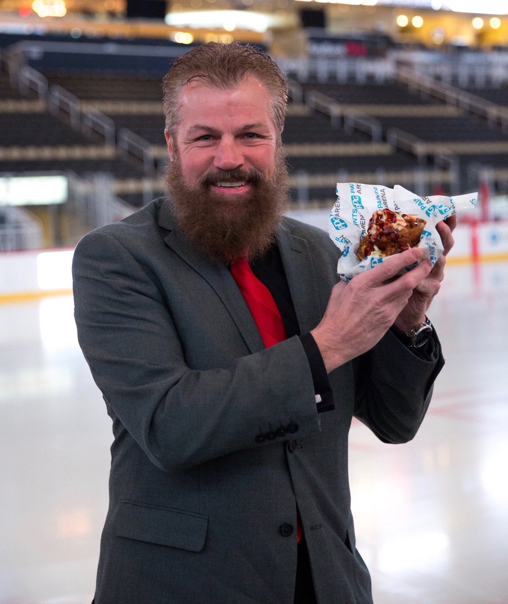 PensEats's tweet photo. Nothing better than @philbourque29 - the original Ole 29er with our Ole 29er! Vote for it today for one of the @10Best Stadium Foods! Click on the link below and vote today through March 5th! https://t.co/hjW1kIHMaU #LetsGoPens#ole29er https://t.co/YKIV3WBNeJ