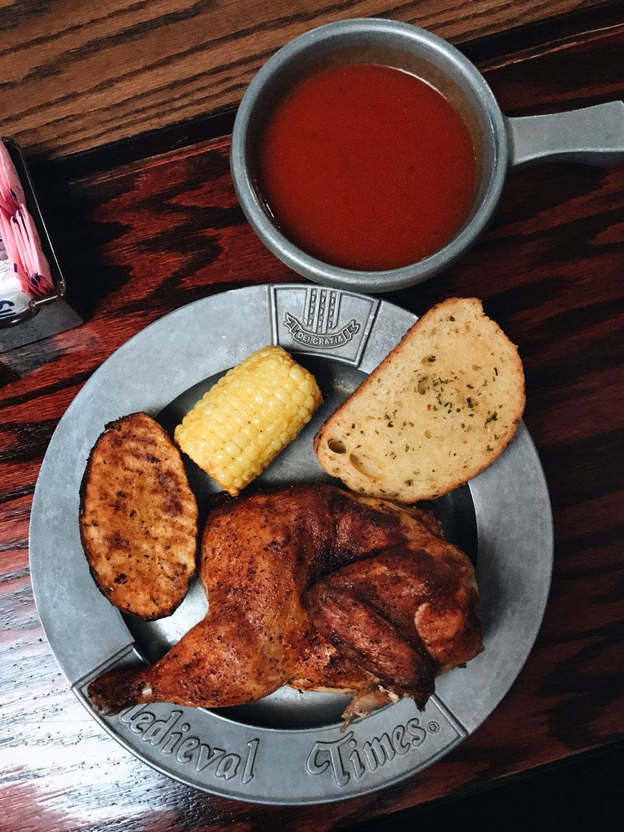 MedievalTimes's tweet image. Which part of our feast is your favorite? 🍗🌽😋