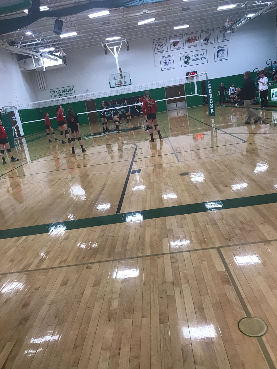 MorganLinder14's tweet photo. At Eureka volleyball game #goteamgo https://t.co/y7dqORZfYG