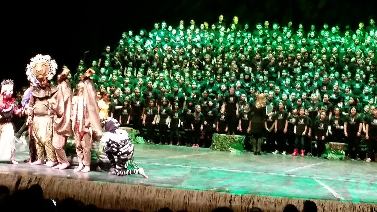 Congrats @WinnipegSD for your vision, collaboration and amazing dedication involving 30 schools, and 1000 students in choir, dance, band, and soloists performing "The Circle of Life". We could feel the love tonight! Proud to see our daughter dance!