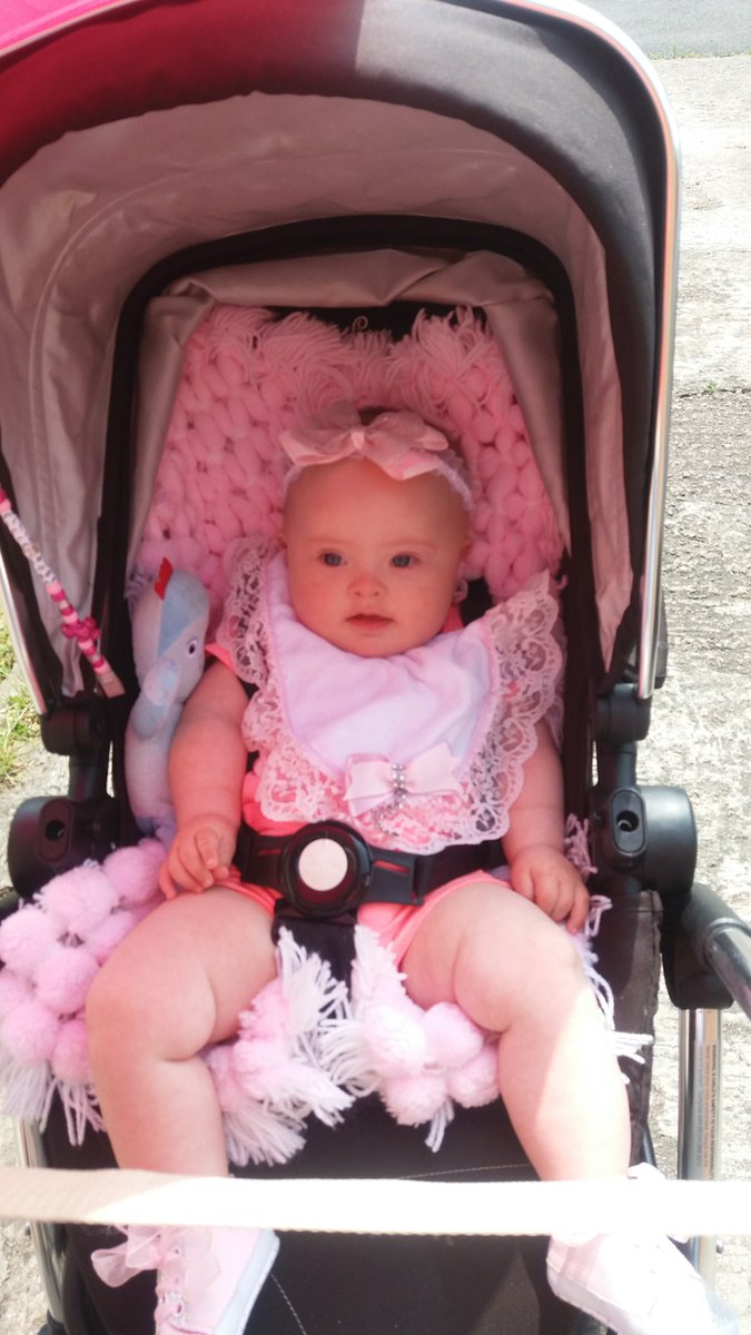 cheryl_simner's tweet photo. enjoying abit of sun shine 💕💕 https://t.co/FMgdJ2pbVX
