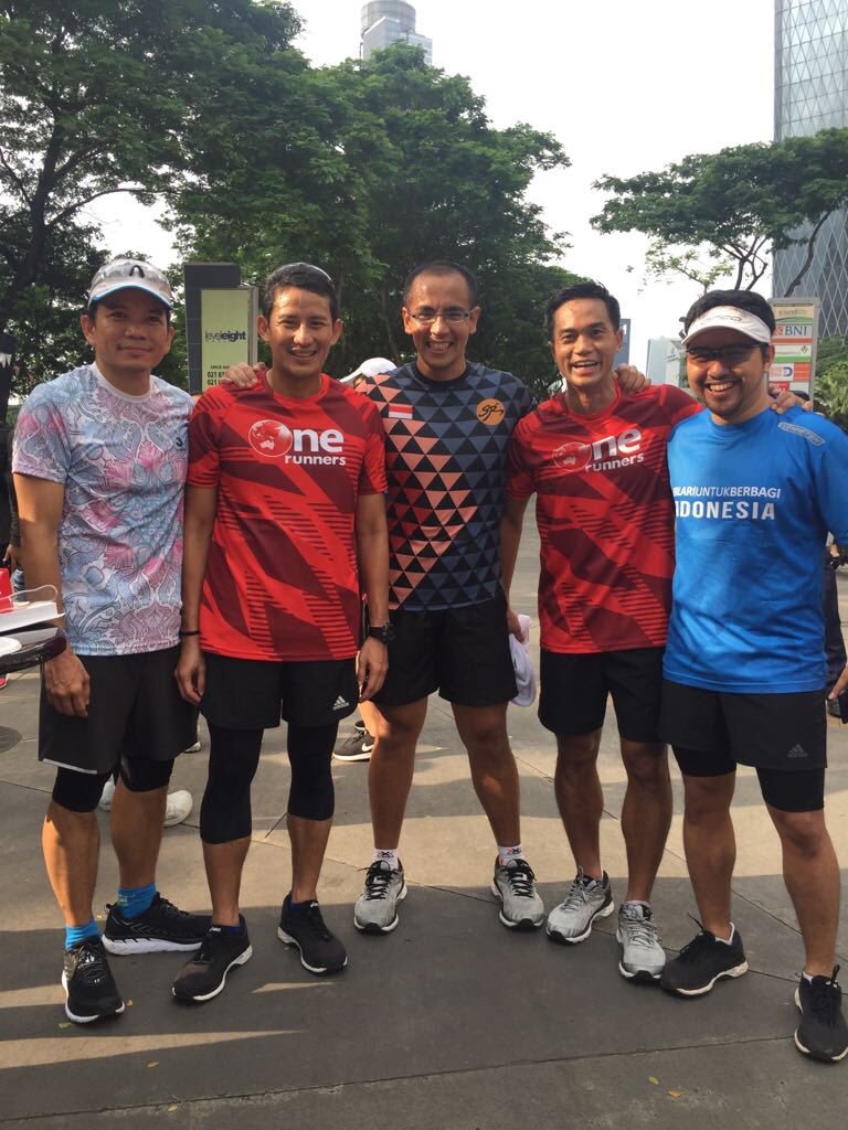 anindyabakrie's tweet photo. Membuka hari dengan lari pagi bersama Wagub DKI @sandiuno dan One Runner @tvOneNews 
Biar fit mengikuti rangkaian acara di HUT tvOne ke-10 hari ini.

#10thMengawalNKRI https://t.co/ABgvW6kMRT