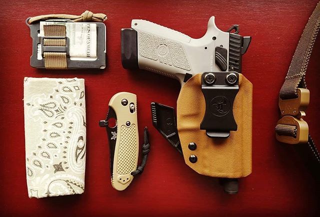 ANRDesignLLC's tweet image. Holster love from @bel_aaron with ・・・ Tan dump ft. the new @anrdesignllc holster I've been using a couple months now. Quality and comfort are on point. #anrdesign #cz #p07 #suppressorready #urbangrey #9mm #benchmade #griptilian #trayvax #summit #elitesurvivalsystems #gunbelt…