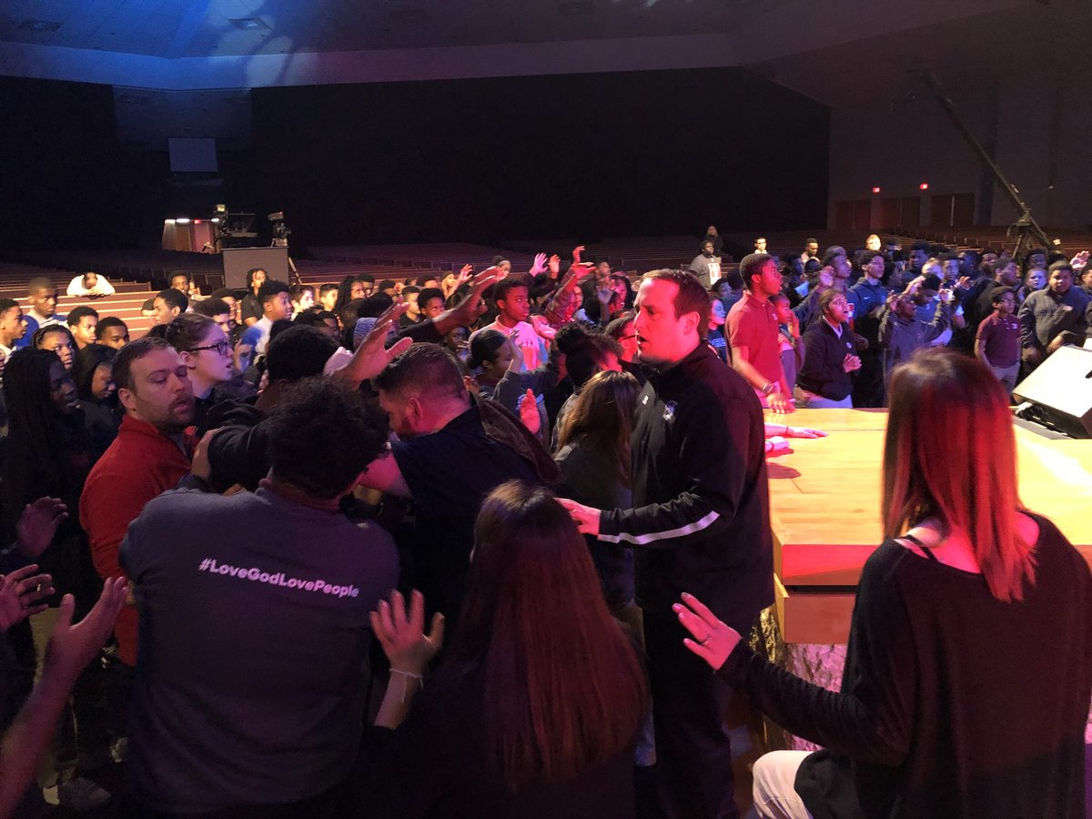 jewish_jesse3's tweet photo. What happened today was something that Iโve prayed and wanted for 2 years, and to see Godโs vision in my life come to life is just amazing! This is honestly the best birthday gift anyone could ever have, to see this school be on fire for God.. Love yโall HPS โผ๏ธโ๐ฝ๐ #PrEpic https://t.co/Mf0KRfbrX6