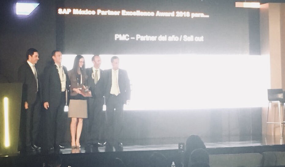 loopsrdl's tweet photo. SAP entrega reconocimiento para Axtel-Alestra como PMC- partner del Año/ sell out https://t.co/utQ4P5Xqz8
