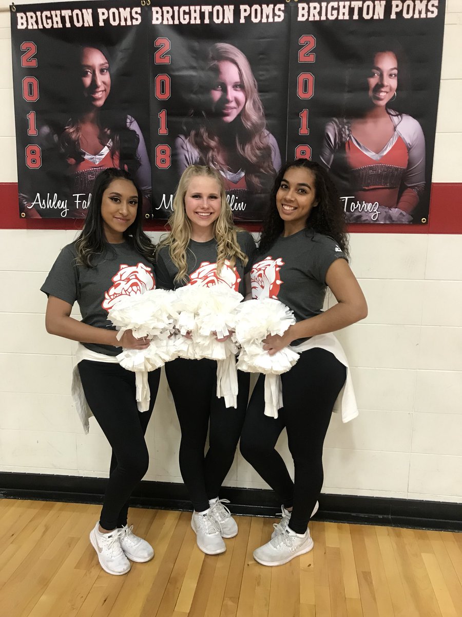 brightonhspoms's tweet photo. Senior Night is a wrap! ❤️🐾 https://t.co/YvSWqSzWK4