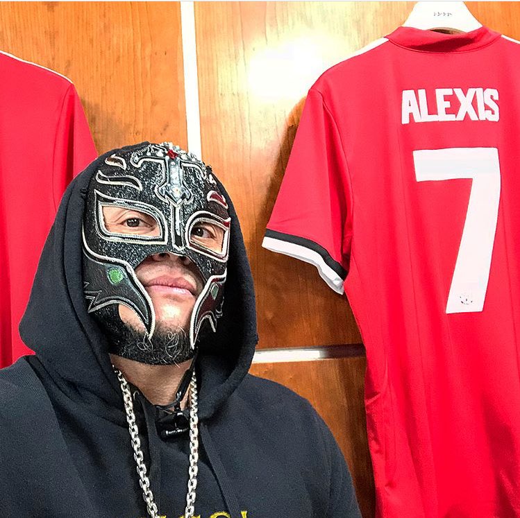 MeteGoI_'s tweet photo. El ídolo latino. Inspiración para miles de niños. Rey Mysterio en el teatro de los sueños. BOOYAKA 619. https://t.co/8PW95j9QBw