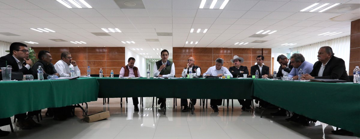 CNC_CEN's tweet photo. ¡El trabajo en el campo es continuo!

Unidos, ramas de producción y sistemas producto, cenecistas, lograremos llevar lo mejor del campo a las mesas de las familias mexicanas. https://t.co/u6i5gM0p6n