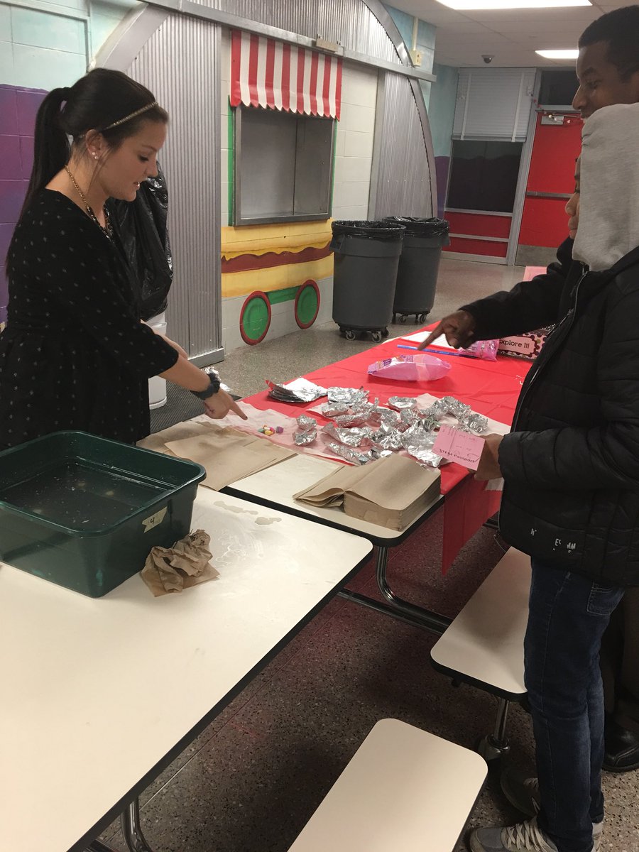 WE ❤️ OUR <a href="/MRMSlions/">Middle River Middle</a> INTERNS!! Supporting Valentine’s Day STEM night.  Thank you <a href="/TowsonU/">Towson University</a> interns!!@willbateszone3 @CbyersChristina @MRMS_STAT