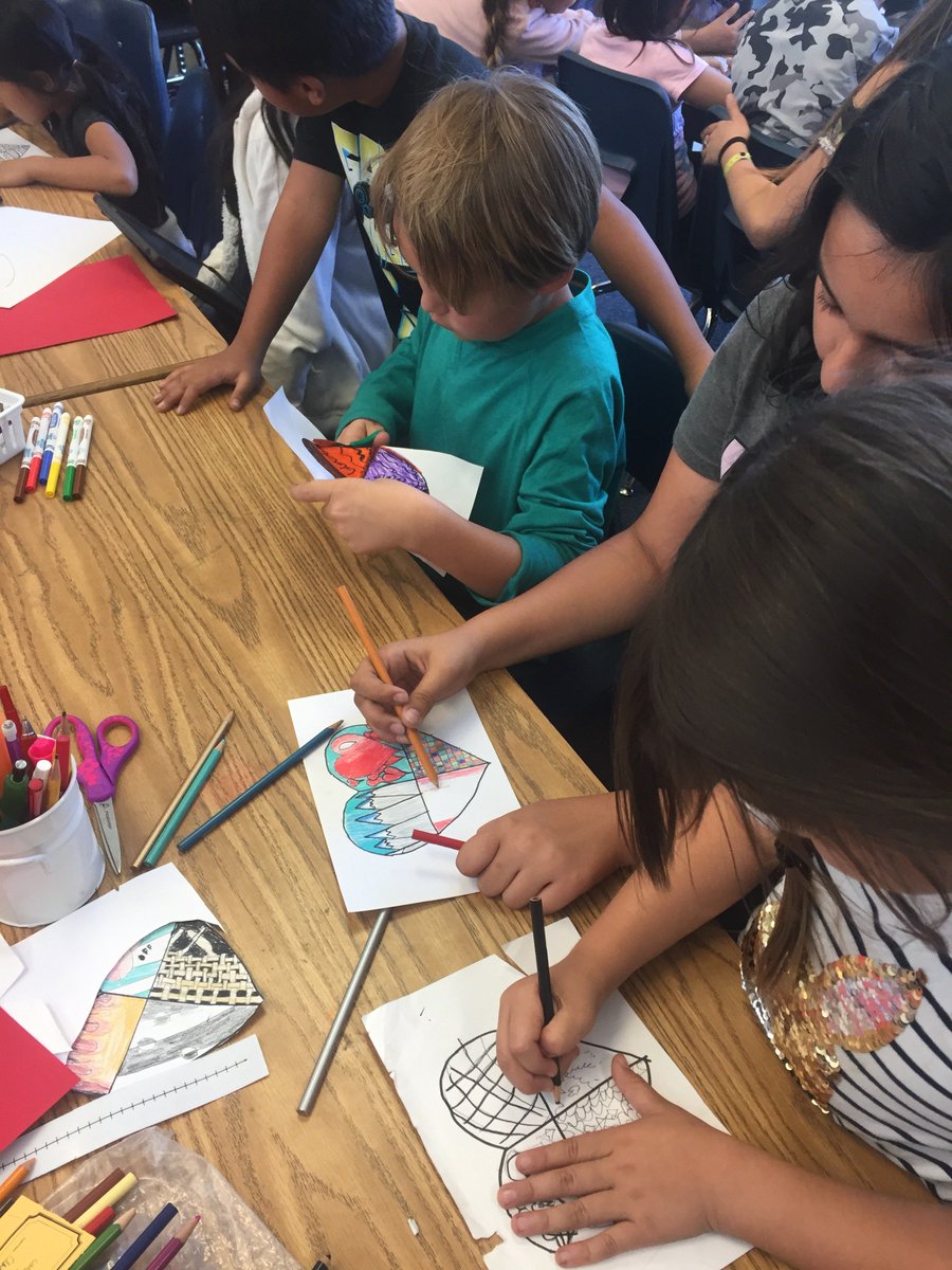 1stgradeGH's tweet photo. Created Doddle Hearts and wrote letters to a friend with our big buddies today! Our big buddies came up with the steps to teach their little buddies! Thanks @Cstevens0 for such a fun afternoon! #ghgators https://t.co/GtpHXgU9s8