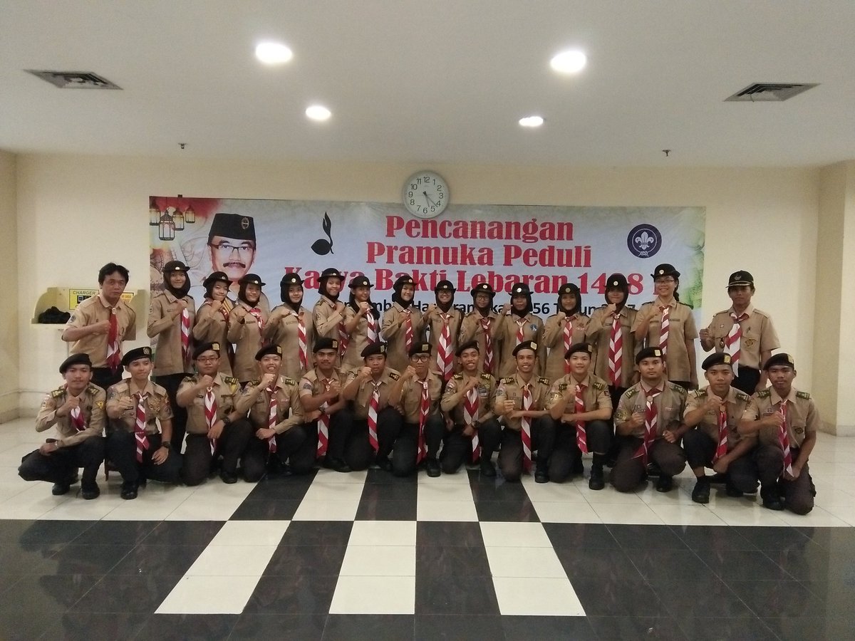 KwarranCakung's tweet photo. Kegiatan besar yang berupa Partisipasi adalah ketika Pramuka di libatkan dalam kegiatan Pramuka Peduli Mudik,,, 
Sebanyak 30 Penegak putra dan Putri Kwarran Cakung terlibat langsung dalam membantu pelayanan Mudik di Terminal Terpadu pulogebang,,, https://t.co/EvMNn84vs3
