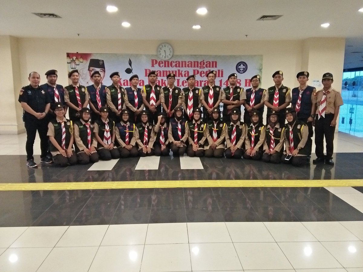 KwarranCakung's tweet photo. Kegiatan besar yang berupa Partisipasi adalah ketika Pramuka di libatkan dalam kegiatan Pramuka Peduli Mudik,,, 
Sebanyak 30 Penegak putra dan Putri Kwarran Cakung terlibat langsung dalam membantu pelayanan Mudik di Terminal Terpadu pulogebang,,, https://t.co/EvMNn84vs3