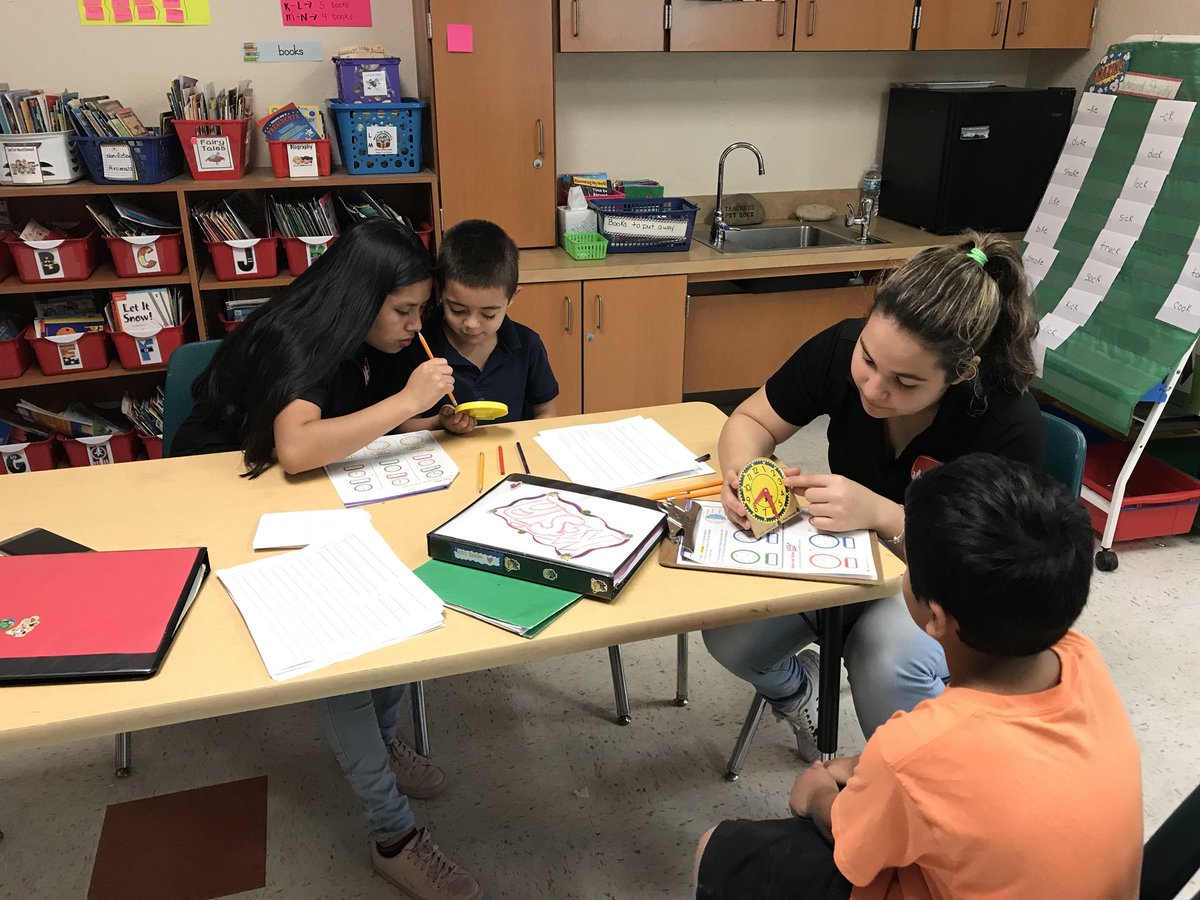 StarlightCoveEl's tweet photo. Latinos in Action mentors making a difference! Nothing makes us happier than seeing the success of our students! @Santaluces_LIA @southPbcsd https://t.co/KCuavziyFA