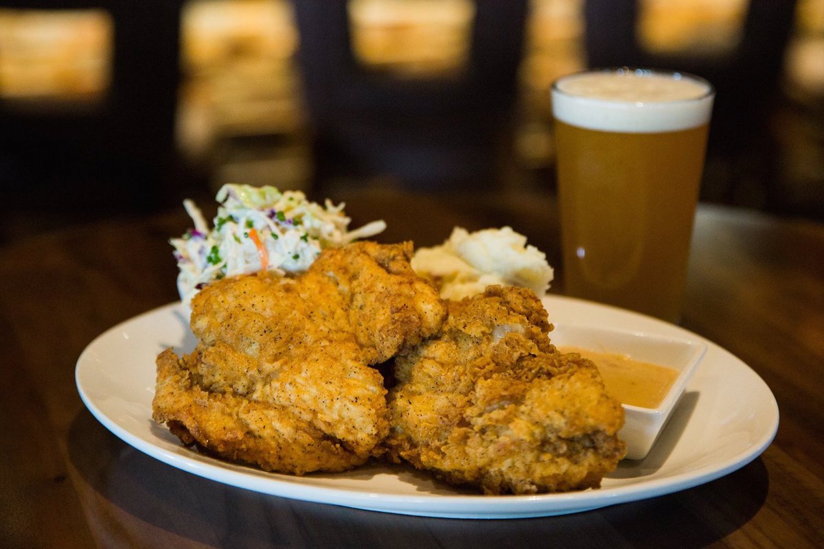 HEAR YE! HEAR YE! #Phoenix #HappyHour Alert!

JUST ADDED: <a href="/hopsocialtavern/">Hop Social Tavern</a> | #Chandler | 3:00 - 6:00PM &amp; 9:30PM - CLOSE
ow.ly/YcJC30io2QY

#CraftBeer #FamilyOwned #ScratchMade