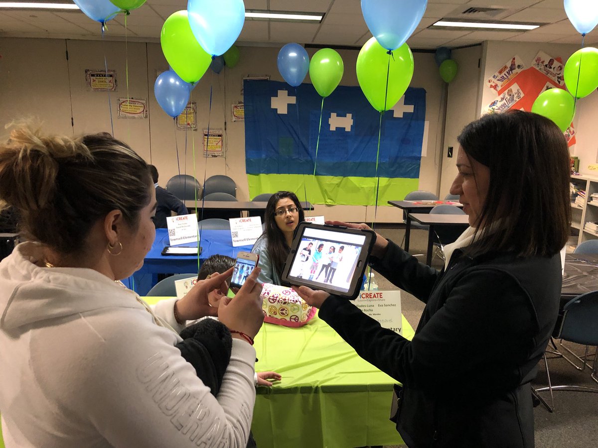 JMTReads's tweet photo. Teachers @TownsellElem came out to support their students tonight @IrvingISD #iCreate2018 @IrvingLibraries https://t.co/aVwu8VYr3X