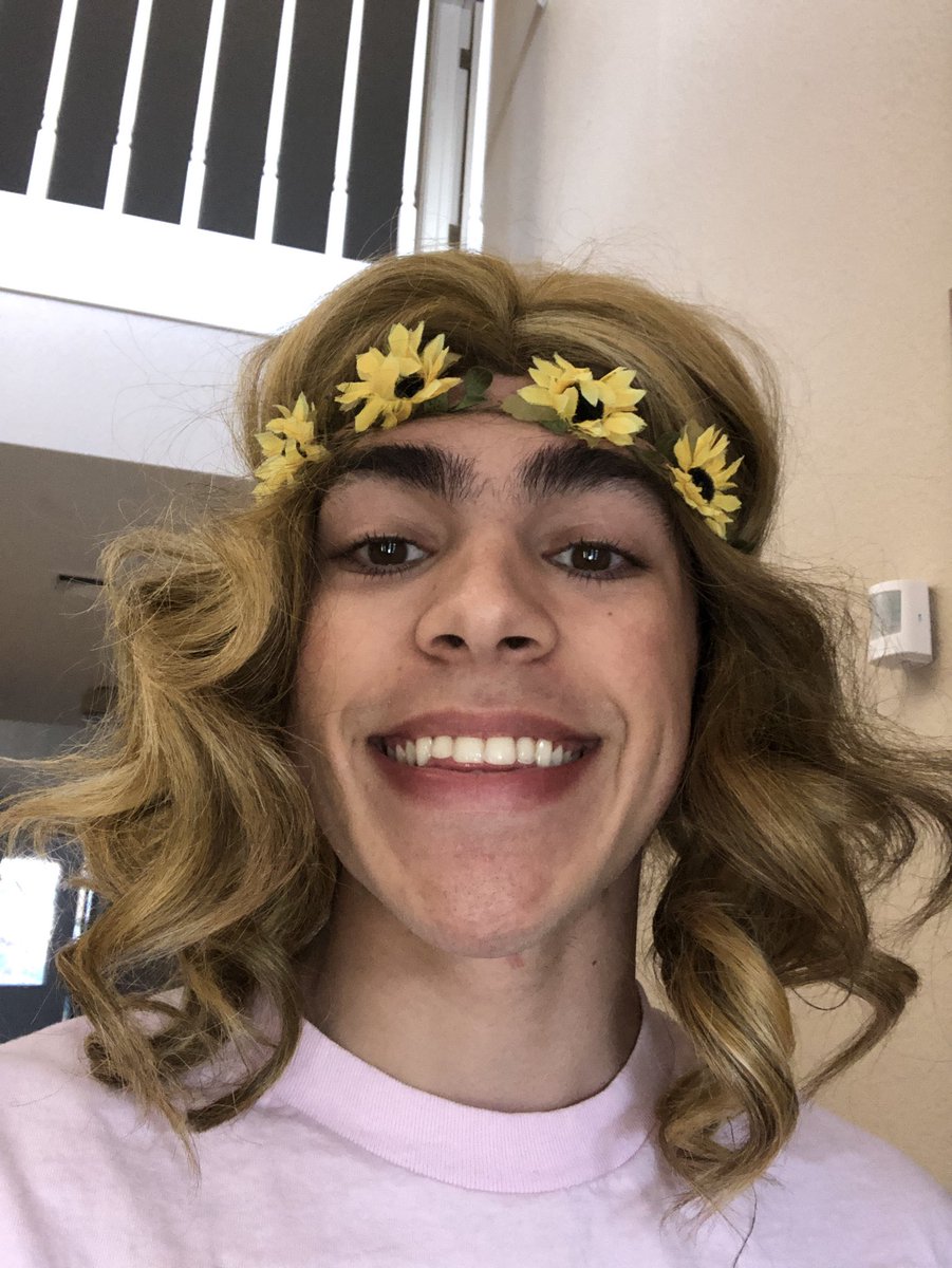 BryceHall's tweet photo. just matched w this hottie on tinder 😍😍 video tomorrow https://t.co/xsOMzwBcaF