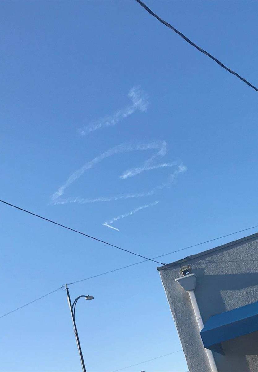 Worldwideskyads's tweet photo. #Skywriting over Burbank. #Luckylady #ValentinesDay2018 #surprise https://t.co/YeVJlTeCl6