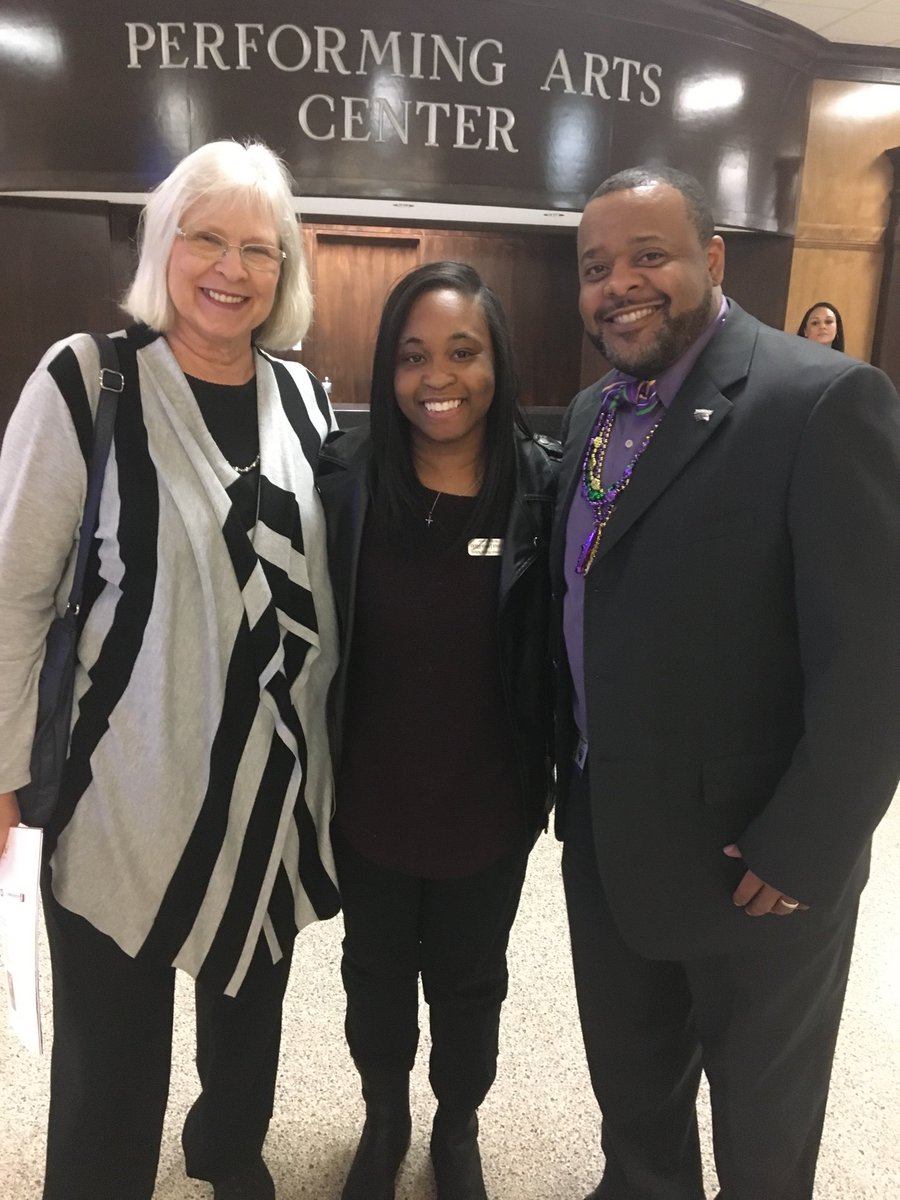 jillae0823's tweet photo. Admin &amp; Counselors support our Dual Enrollment @fhsfalcons1 @FFCSoar @FlorenceMiddle #oneflorence #fcslearn https://t.co/ylALifqtFv