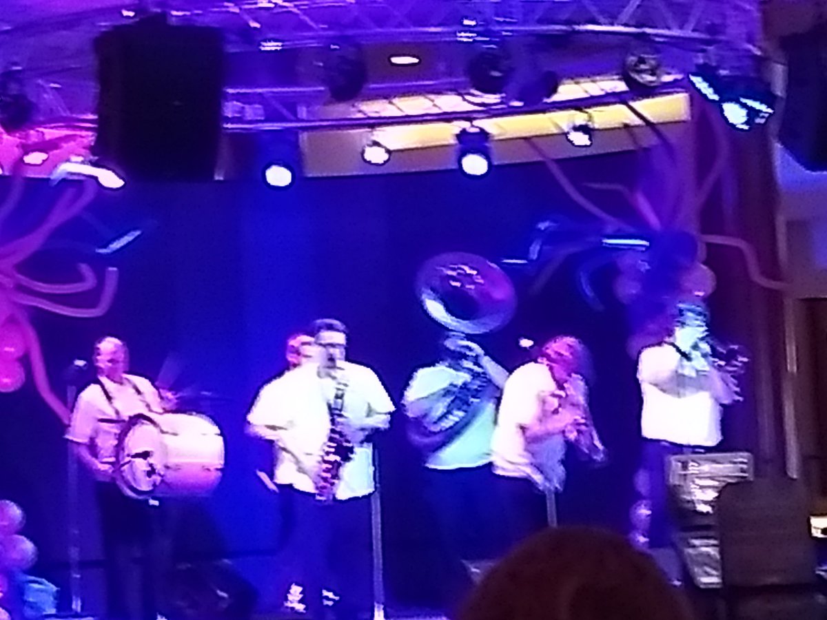 Being sadly packzi-less I had to cheer myself up by going out to celebrate Mardi Gras with the @jackbrassband