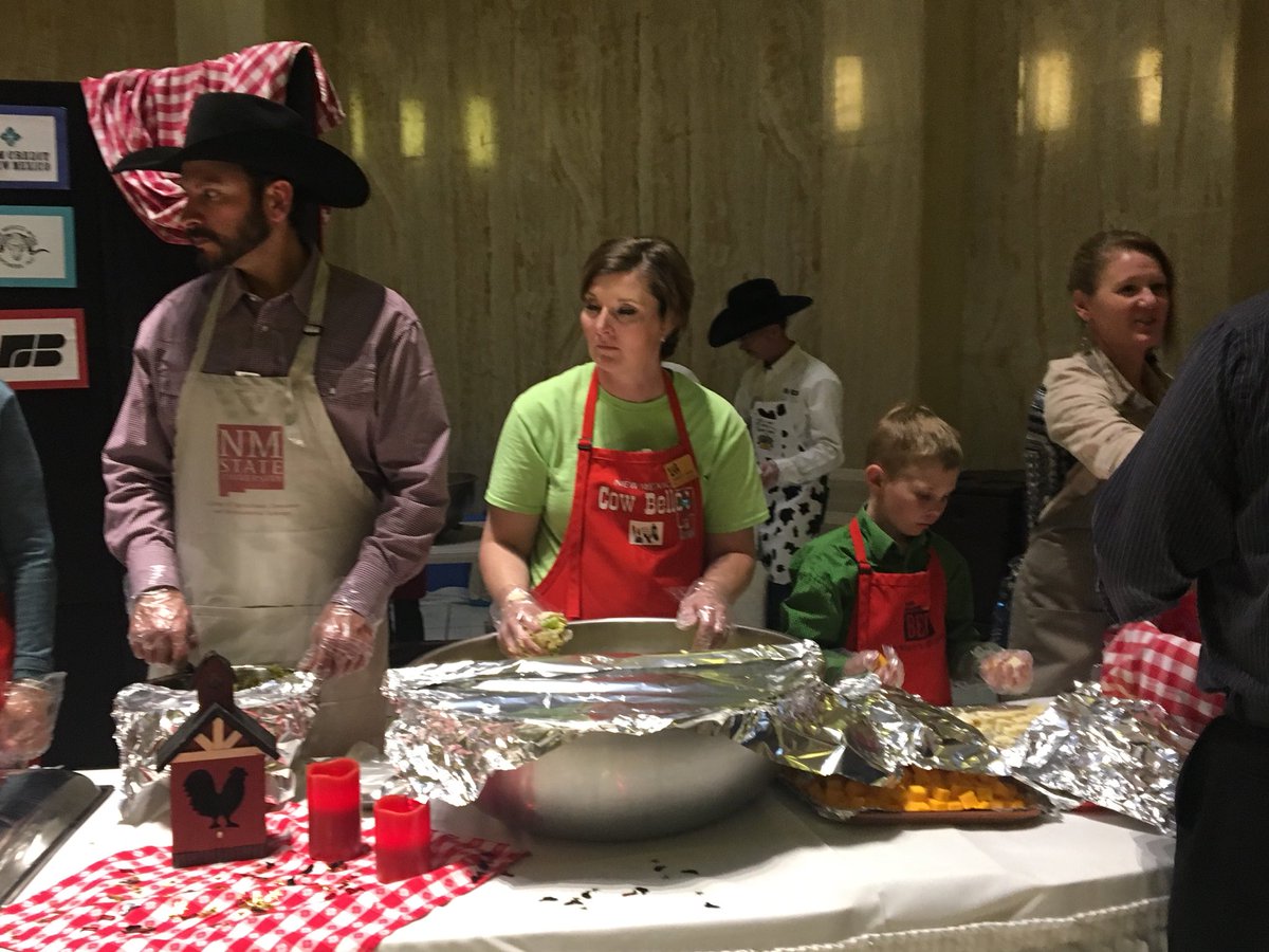NMDeptAg's tweet photo. Roundhouse Feed at the Capitol. Thanks to all in ag industry for helping out! https://t.co/i11Vtx5z0d