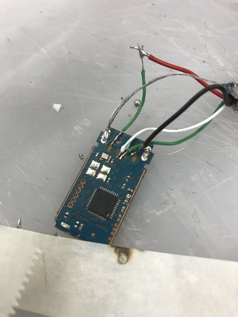 hcpss_ArchAtARL's tweet photo. Broken flash drive with your complete Sr project......Mr. Walker to the rescue. Data recovered. #arlrox https://t.co/tFsajaHyDY