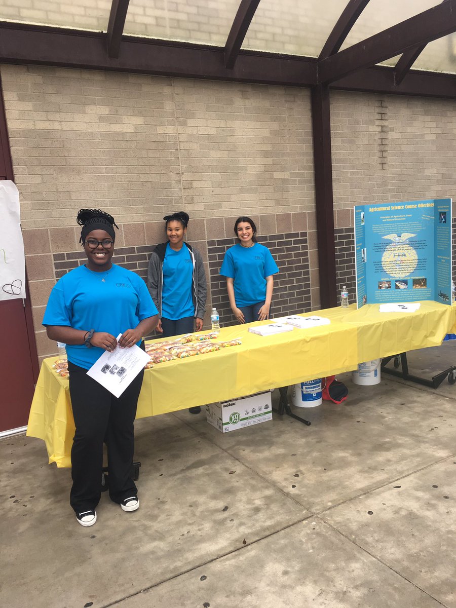 MrsKMarchant's tweet photo. Reminiscing on a wonderful weekend and successful STEAMfest 2018! What a joy it was to see these Ag Science students step up to promote our programs across the district. @FBISD_CTE #teachag https://t.co/GpUVgew1ex