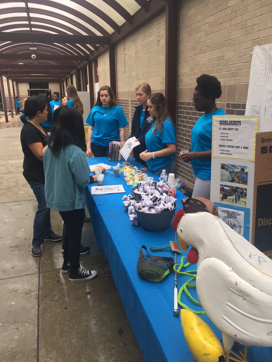 MrsKMarchant's tweet photo. Reminiscing on a wonderful weekend and successful STEAMfest 2018! What a joy it was to see these Ag Science students step up to promote our programs across the district. @FBISD_CTE #teachag https://t.co/GpUVgew1ex