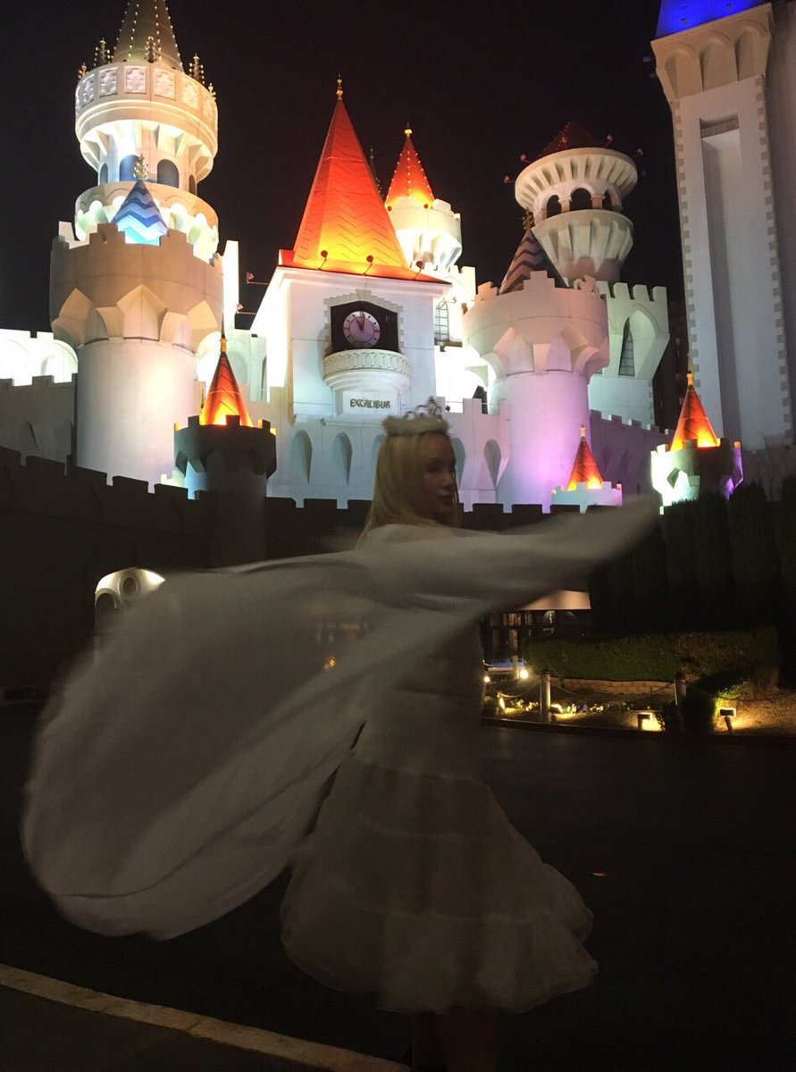 ClaireMcKevitt_'s tweet photo. “But for those who love, 
time is eternal” 

Fairytale @ExcaliburVegas 
I guess it’s #ValentinesEve 
#TournmentOfKings 
#Valentines
#MonthofLove 💗🥁💗 https://t.co/OPIWSSxVoS