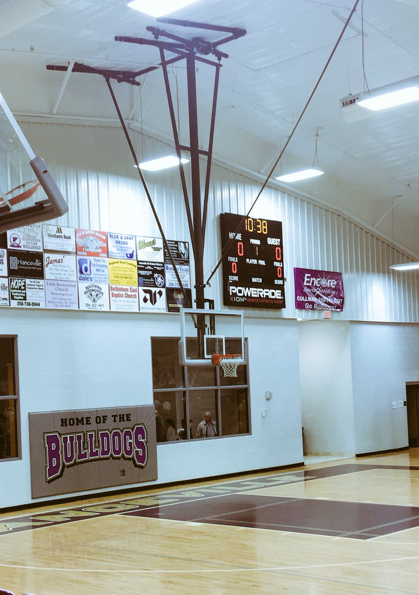 ELHSBball's tweet photo. Almost tip off! EL @ Hanceville subregion game. https://t.co/C5yAKqZC1b