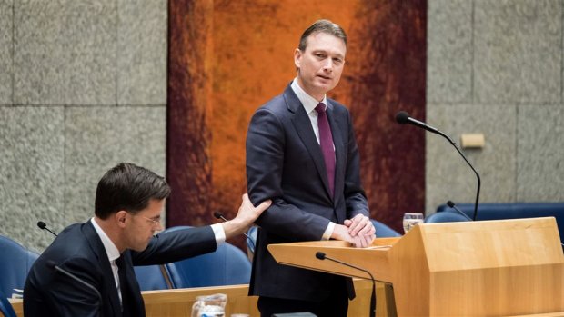 E_Hunyadi's tweet photo. Den Haag Vandaag 13-2-18: Minister van Buitenlandse Zaken #HalbeZijlstra treedt na commotie af. Donorwet aangenomen in de Eerste Kamer. #Zijlstra #Halbegate #piadijkstra #Donorwet #VVD #D66 https://t.co/thuPe6fkC5