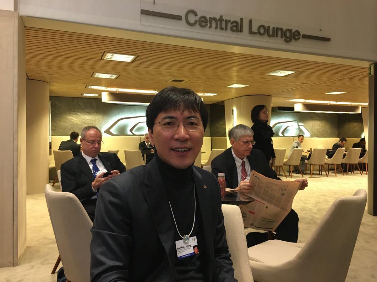 steelroot's tweet photo. <다보스에서 늦게 도착한 편지1>
#Davos_Forum
#Inclusive_Growth
#포용적_성장
#1
"경제적 번영의 혜택이
좀 더 많은 사람들에게 골고루 돌아가게 하자."
2018 다보스 포럼의 주제다
#2
향후 세계경제의 전망들-Economic Narrative.
전통적으로 "투자 증가-생산성 향상... https://t.co/oTlnuDlXbE https://t.co/SUAY2ofGqa